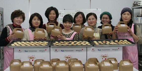 적십자사 전북지사-하나금융 봉사단, 보육원에 사랑나눔 쿠키 전달