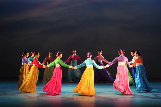 ▲ 전북도립국악원 강강술래 공연.