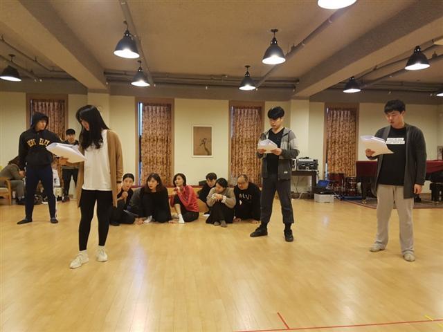 ▲ 새만금상설공연 ‘홍도’ 배우들이 공연 연습을 하고 있다.