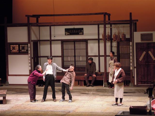 ▲ 제33회 전북연극제 공연 ‘극단 까치동-불꽃처럼 나비처럼’