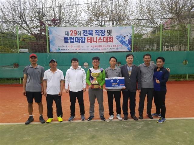 ▲ 클럽 부문 우승팀 단체사진(전주리더스A).