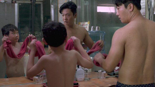 ▲ ‘목욕탕 가는 길’