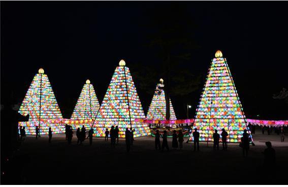 ▲ 완주 송광사 봉축 등탑 야경.