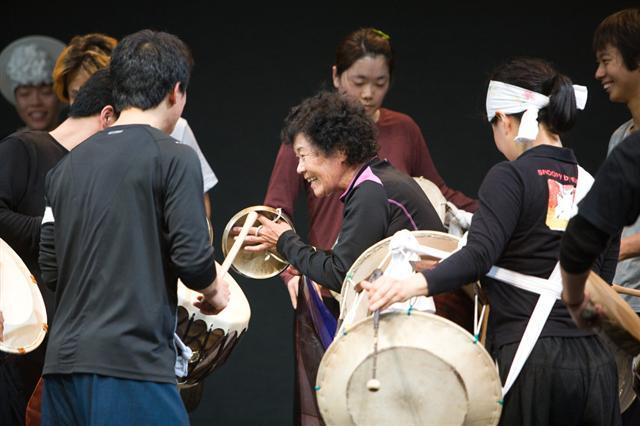 ▲ 농악을 지도하는 나금추 명인의 생전 모습.