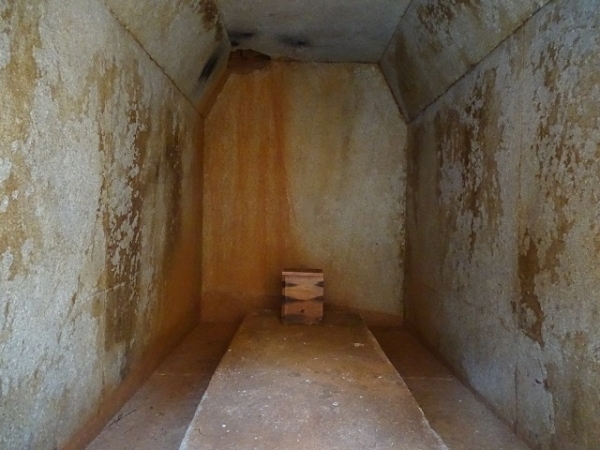 석실 내부 구조와 목제유골함의 위치