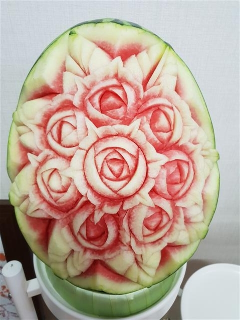 ▲ 안지성 카빙데코레이션 강사가 만든 과일카빙.