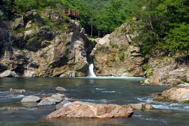 ▲ 천혜비경을 자랑하는 양구 두타연의 전경.