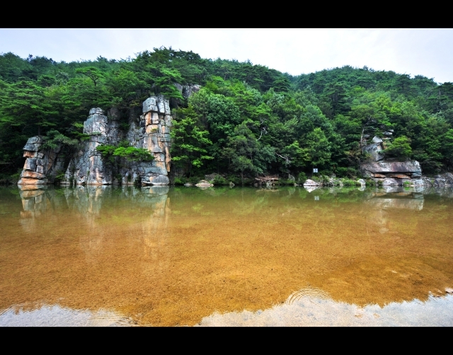 역사의 숨결이 살아 숨쉬는 화양구곡 운영담 전경.사진=충북도 제공