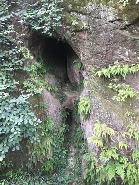 ▲ 겨울에 채취한 얼음을 보관하던 남원 빙고 입구.