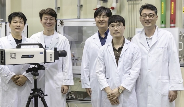 (왼쪽부터) 국가핵융합연구소 군산 플라스마기술연구센터 전형원, 윤성영, 김성봉, 이창호, 유승민 연구원.