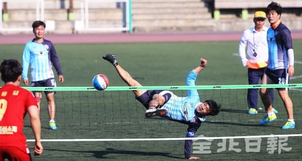 지난해 열린 전북일보배 생활체육 족구대회 모습. 전북일보 자료사진