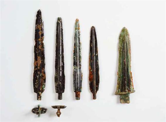 완주 신풍에서 발굴된 한국식 청동검. 완주 상림리에서 출토된 26점 중국식 동검과 길이, 손잡이 부분 모양새 등이 다르다.