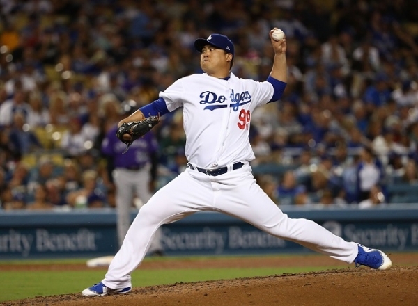 18일(한국시간) 류현진이 미국 로스앤젤레스 다저스타디움에서 열린 2018 미국프로야구 메이저리그 콜로라도 로키스와의 홈경기에 선발 등판해 7이닝 무실점으로 호투했다. 연합뉴스