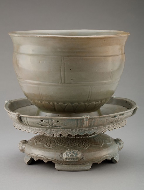 '풍류의 고장' 전북의 뛰어난 예술품. 청자화분 및 받침대(부안청자박물관 소장)