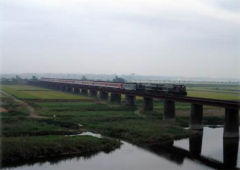 2003년 운행 중인 만경강철교