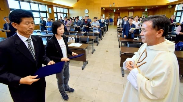 지난 9월 29일 천주교 전주교구청에서 박성팔 지도신부와 한병성 천주교 전주교구 평신도사도직단체협의회 회장 및 유경희 부회장 등 150여 명이 모여 ‘생태적 회개 운동-플라스틱 안 쓰기 실천’을 선언했다.