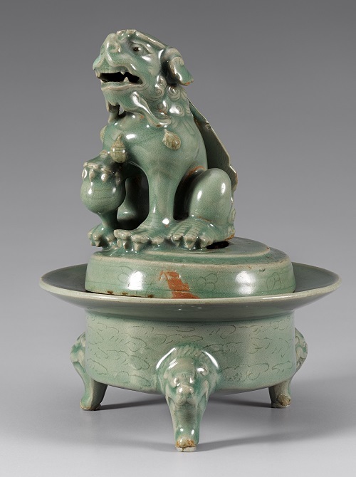 고려청자의 진수를 보여주는 사자모양 향로.