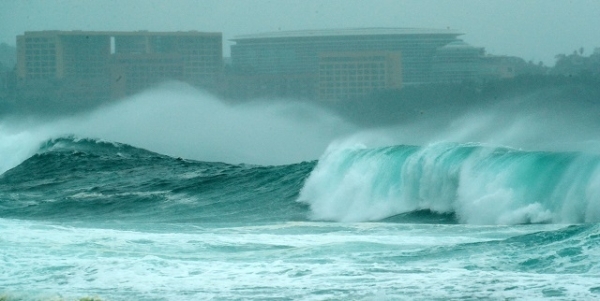 제25호 태풍 '콩레이'의 영향권에 든 5일 오전 제주 서귀포시 예래동 앞바다에 거센 파도가 몰아치고 있다. /연합뉴스