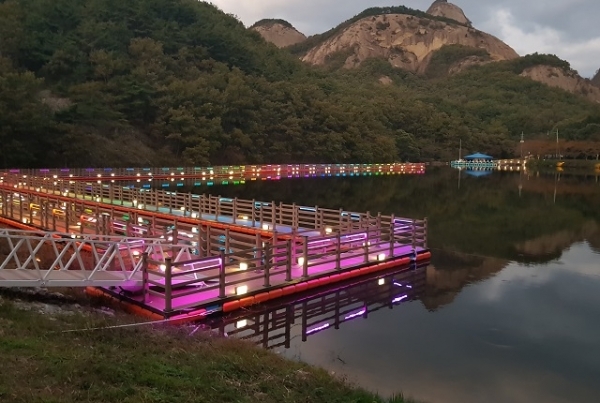 진안 마이산 탑영제 수변 공원. 사진 제공= 진안군