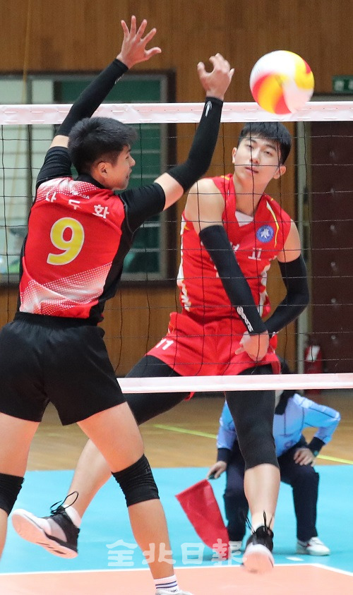 제99회 전국체육대회 배구 남자 고등부 준결승이 전북기계공고 체육관에서 열린 16일 익산 남성고등학교 고우진 선수가 강스파이크를 날리고 있다. 조현욱 기자