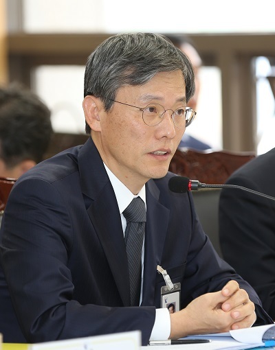 23일 오전 광주지방법원에서 열린 국회 법제사법위원회 광주 고법·지법 등 지방법원과 특허법원에 대한 국정감사에서 한승 전주지법원장이 질의에 답변하고 있다. 연합뉴스