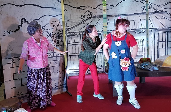 한국연극협회 경북지회 '춘아춘아 옥단춘아' 공연 모습.