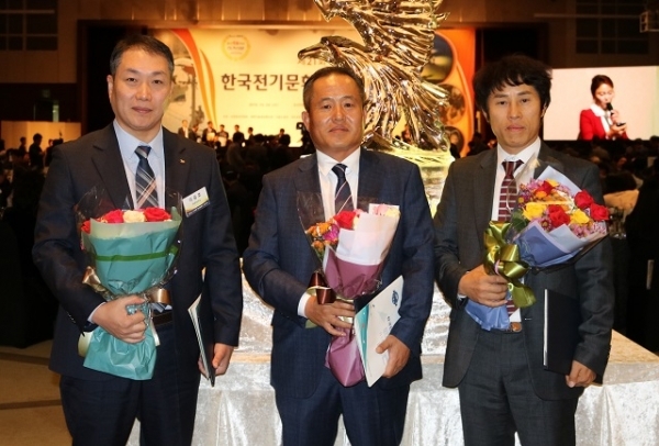 (왼쪽부터) 이승호, 전율영, 최낙춘 대표이사