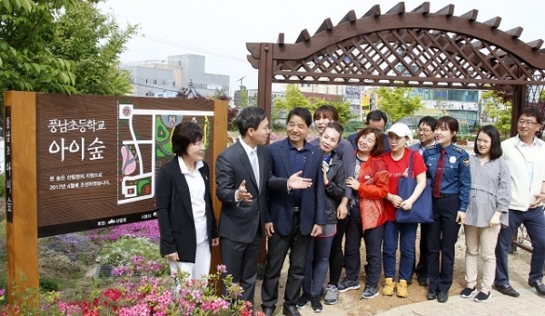 전주 풍남초등학교에 조성된 아이숲.