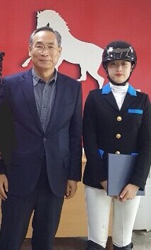 안성국 전북승마협회장(좌), 김시현 선수(우)