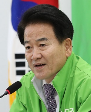 민주평화당 정동영 대표가 12일 오전 국회에서 열린 최고위원회의에서 발언하고 있다.  /연합뉴스