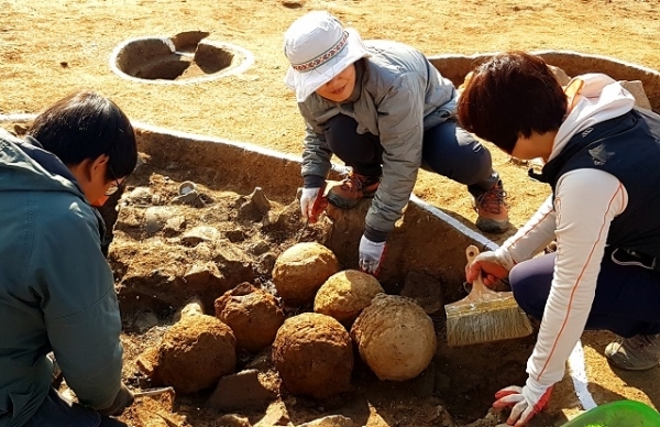 조선시대에 조성한 전북 고창 무장현 관아와 읍성(사적 제346호)에서 조선 시한폭탄인 비격진천뢰(飛擊震天雷)가 무더기로 나왔다. 연합뉴스
