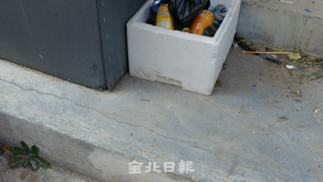 신생아 시신이 든 검정 비닐봉투가 놓여 있던 자리 /사진=박태랑·엄승현 수습기자