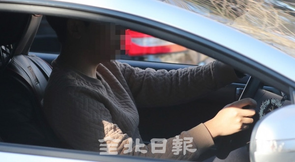 6일 안전띠 착용 의무화가 시행됐음에도 불구하고 전주 시내 곳곳 운전자들이 안전띠를 미착용하고 있다. 조현욱 기자