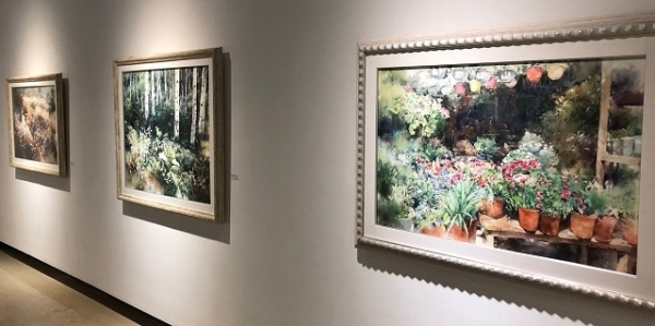 전주 서학아트스페이스에서 전시되고 있는 김선임 작가 수채화 작품들.