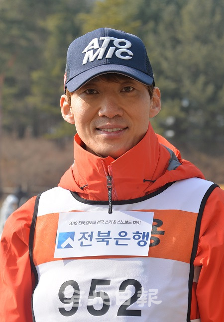 26.05초로 스키부문 MVP를 차지한 김재호 씨. 박형민 기자