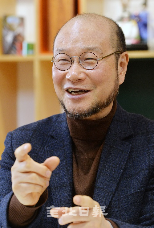 김선태 한국전통문화전당 원장이 취임 100일의 소회와 운영방안에 대해 이야기 하고 있다. 박형민 기자