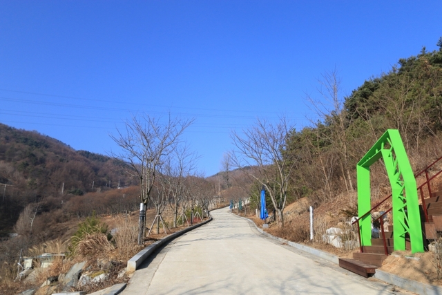 하늘로 가는 길 뜬봉샘 가는 길은 하늘로 가는 길 같다