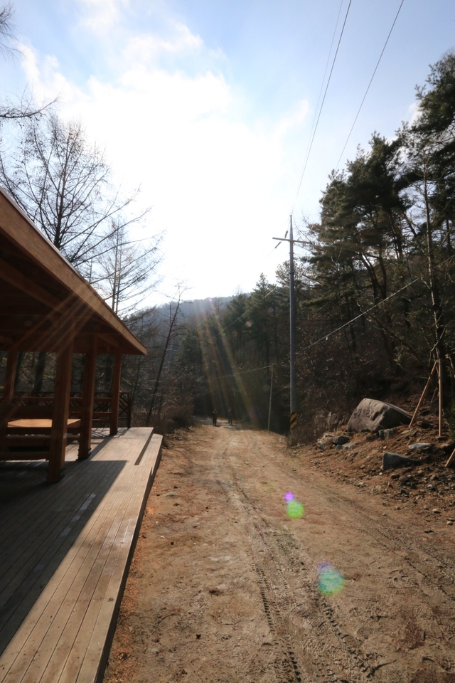 뜬봉샘에서 마을로 내려가는 전북 천리길 호젓하게 사색 하며 걸을 수 있는 길이다