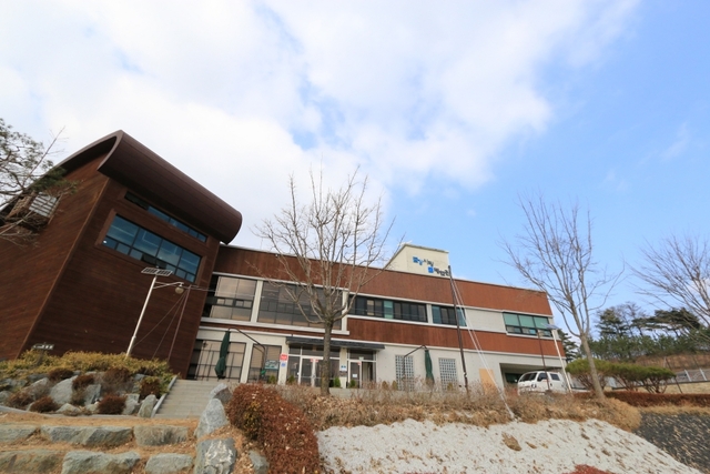 밖에서 본 금강사랑 물체험관