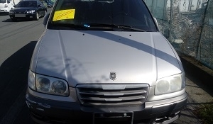 군산의 한 이면도로에 방치된 차량.