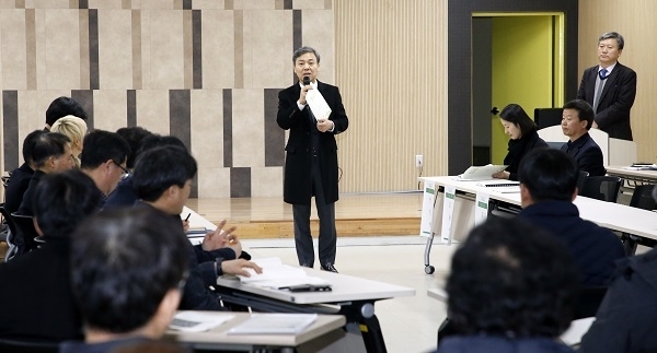 지난 15일 전주도시혁신센터에서 열린 ‘사람의 도시 주거지 재생 6차 포럼’에서 김승수 전주시장이 발언하고 있다. 사진 제공= 전주시