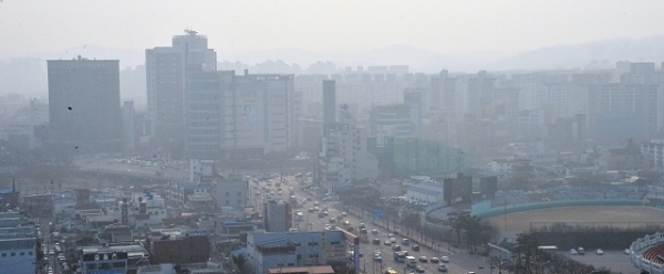 미세먼지로 뿌옇게 흐린 전주 모습. 전북일보 자료사진