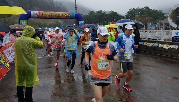지난해 열린 진안홍삼 용담호 마라톤대회