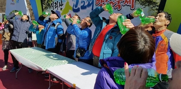 제29회 지리산 뱀사골 고로쇠 약수축제 행사 모습.
