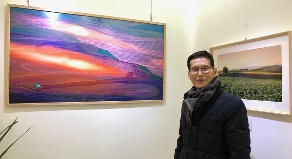 양병조 사진작가와 그의 작품들.