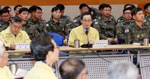 19일 도청 대회의실에서 전라북도통합방위협의회 회장인 송하진 도지사 주재로 '2019년 제1차 전라북도지역통합방위 회의'를 개최하고, 민·관·군·경이 다함께 지역통합방위태세 확립을 다짐했다.  사진제공 = 전북도