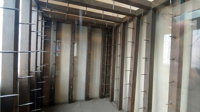 못 박힌 상자에 가두고 굴리는 일제의 악날한 모습을 보여주는 고문 도구