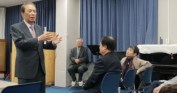 홍성대 상산고 이사장이 지난 29일 열린 '상산고 살리기 원로 모임'에서 최근 불거진 '자사고 재지정 평가지표 형평성 논란'에 대한 입장을 말하고 있다.