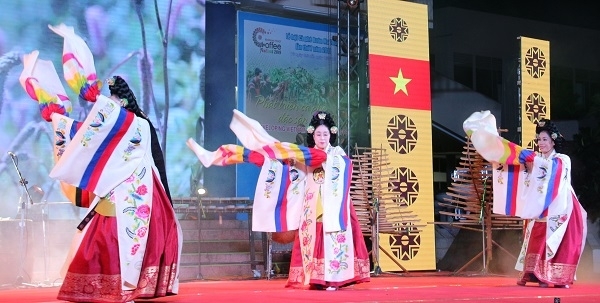 제7회 커피 축제에서 펼친 전주대사습놀이보존회 공연 모습