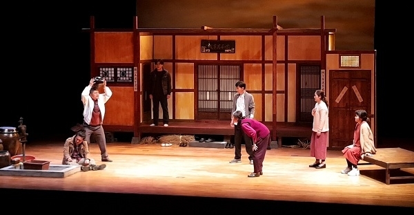지난해 열린 전북연극제 '기억을 담그다' 공연 사진.
